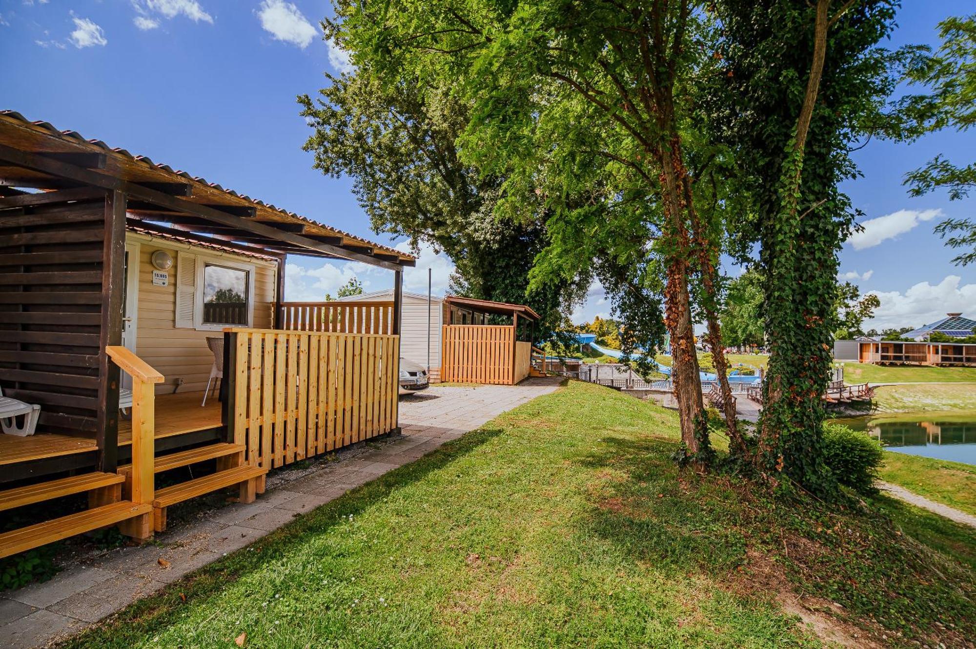 Lake View Mobile Homes With Thermal Riviera Tickets In Terme Catez Catez ob Savi Pokoj fotografie