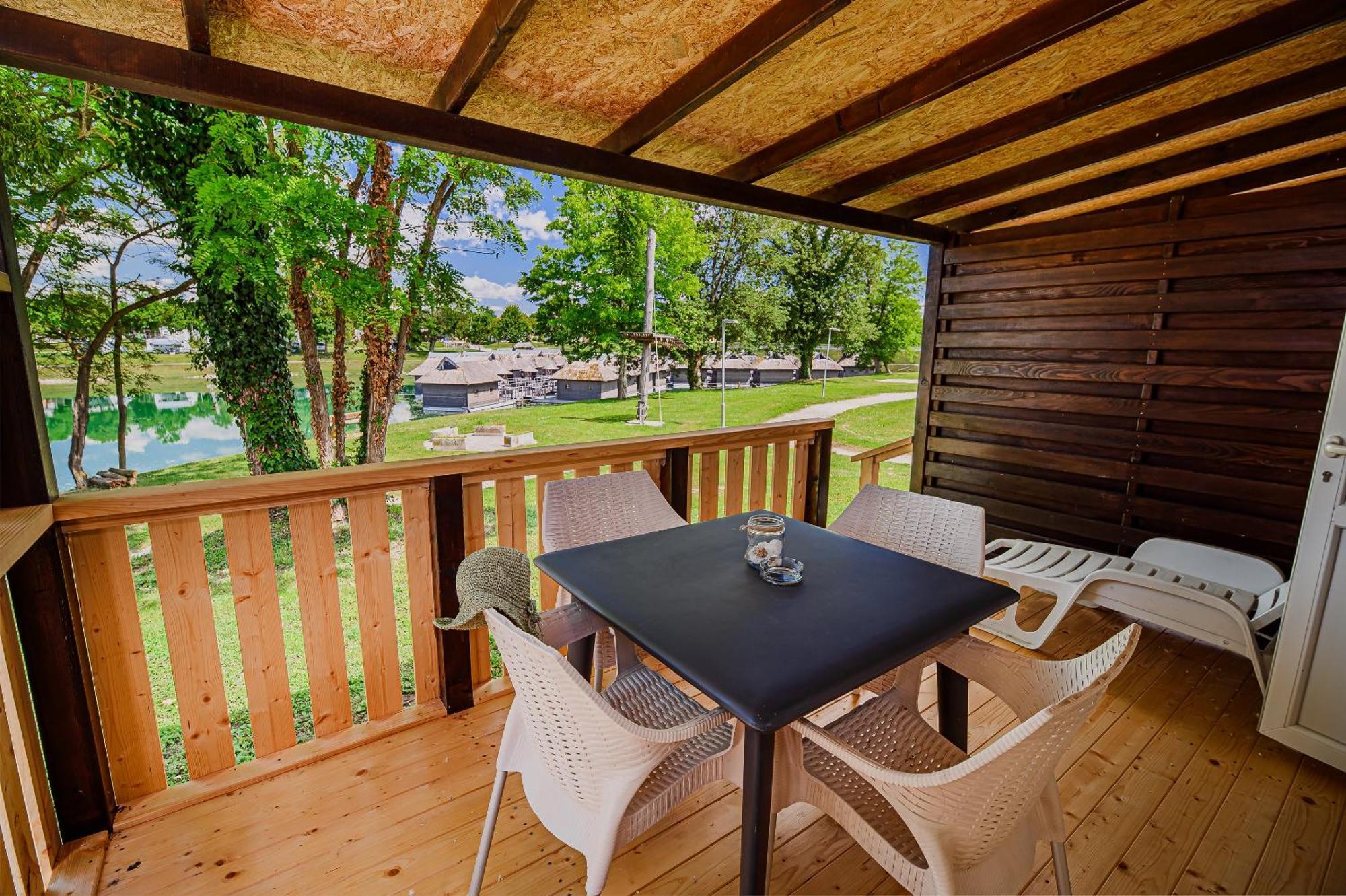 Lake View Mobile Homes With Thermal Riviera Tickets In Terme Catez Catez ob Savi Pokoj fotografie
