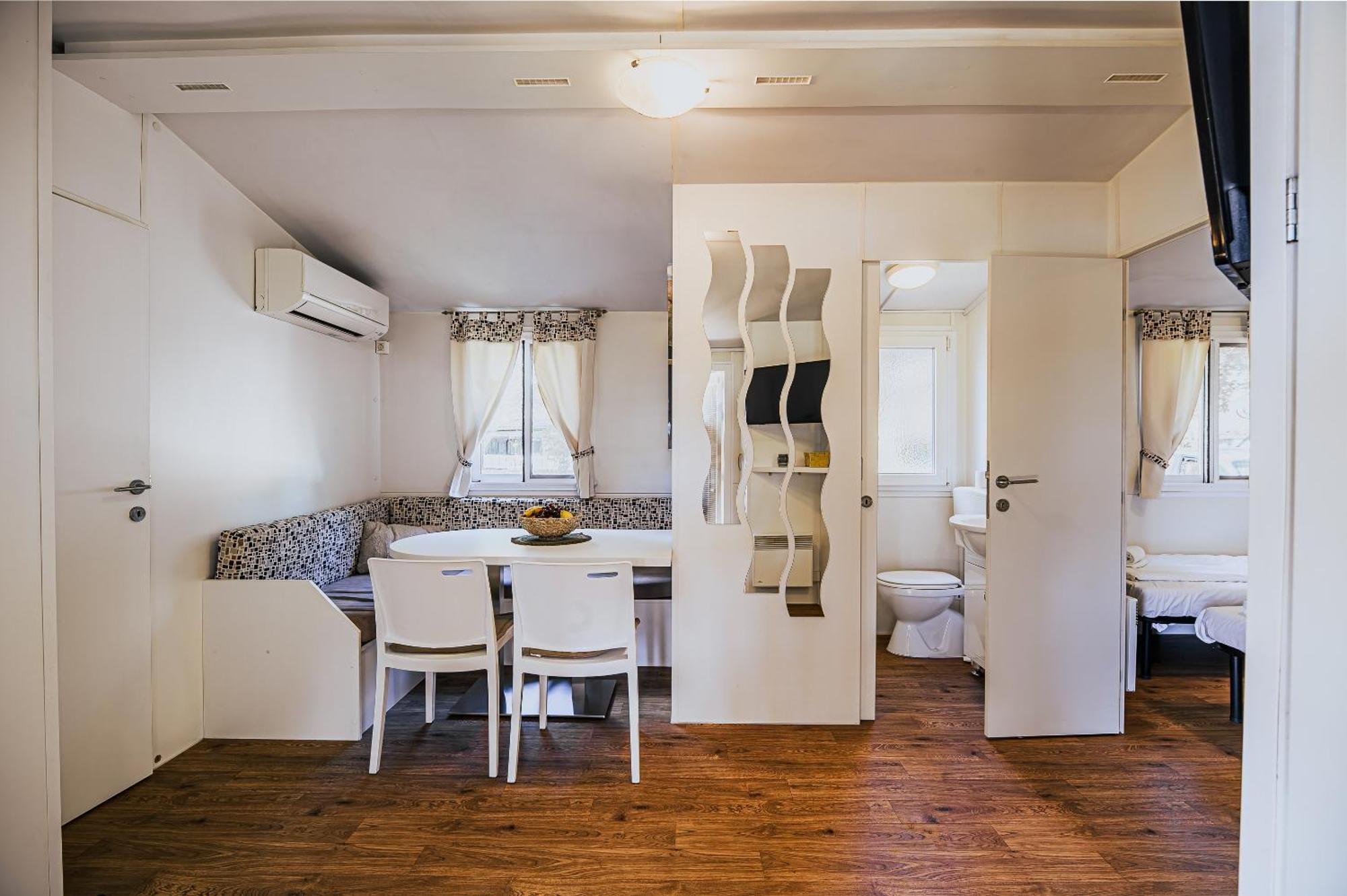 Lake View Mobile Homes With Thermal Riviera Tickets In Terme Catez Catez ob Savi Pokoj fotografie