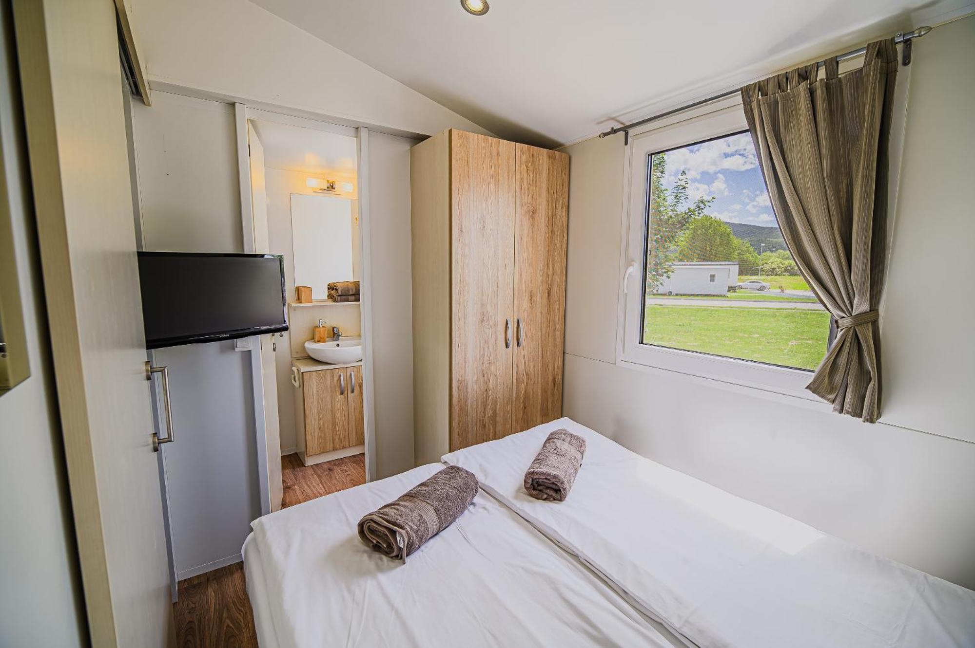 Lake View Mobile Homes With Thermal Riviera Tickets In Terme Catez Catez ob Savi Pokoj fotografie