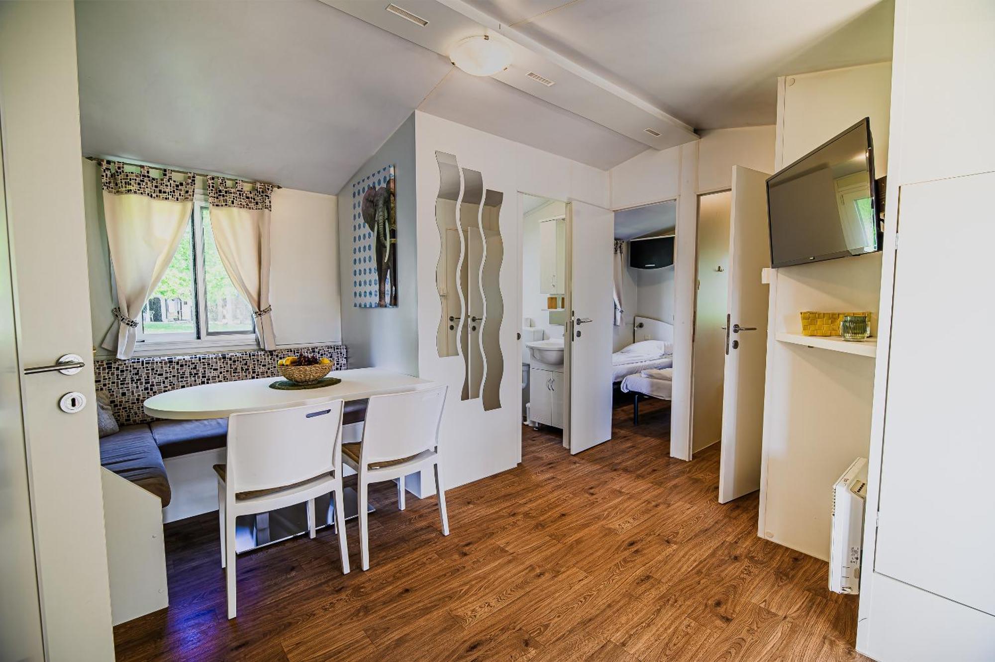 Lake View Mobile Homes With Thermal Riviera Tickets In Terme Catez Catez ob Savi Pokoj fotografie