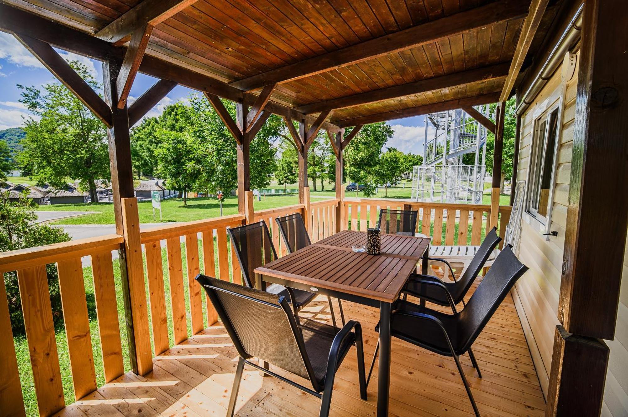 Lake View Mobile Homes With Thermal Riviera Tickets In Terme Catez Catez ob Savi Pokoj fotografie