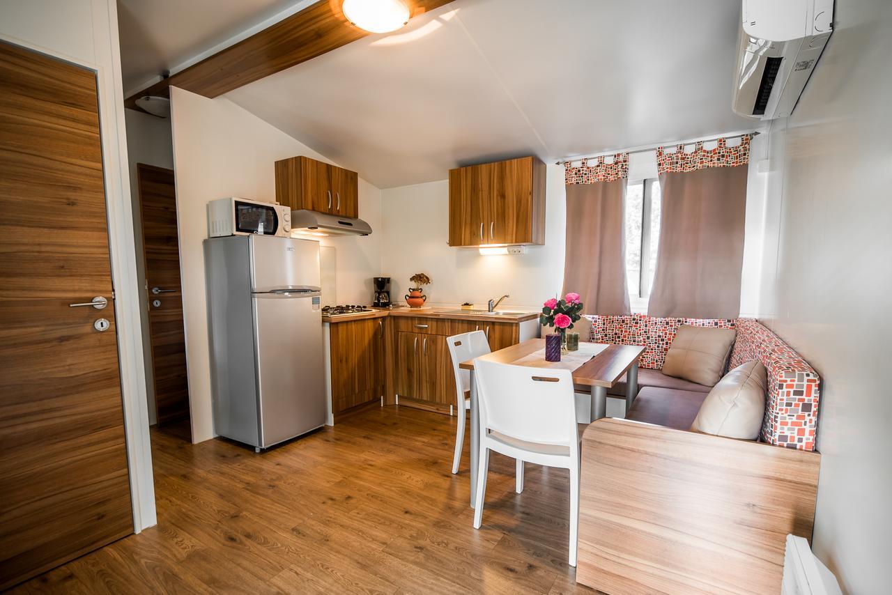 Lake View Mobile Homes With Thermal Riviera Tickets In Terme Catez Catez ob Savi Exteriér fotografie
